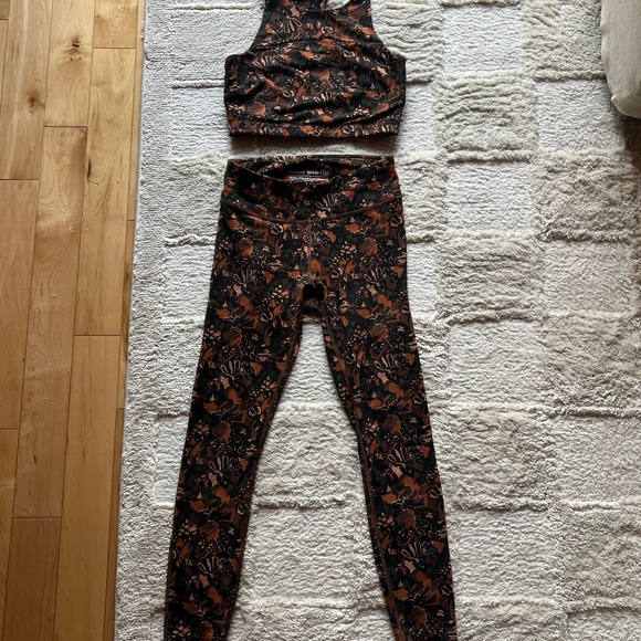 Outdoor Voices Sienna Abstract Floral TechSweat Set Size S - Picture 3 of 7